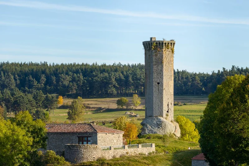 Randonnée PR660 La Montagne de Grèzes · Grèzes