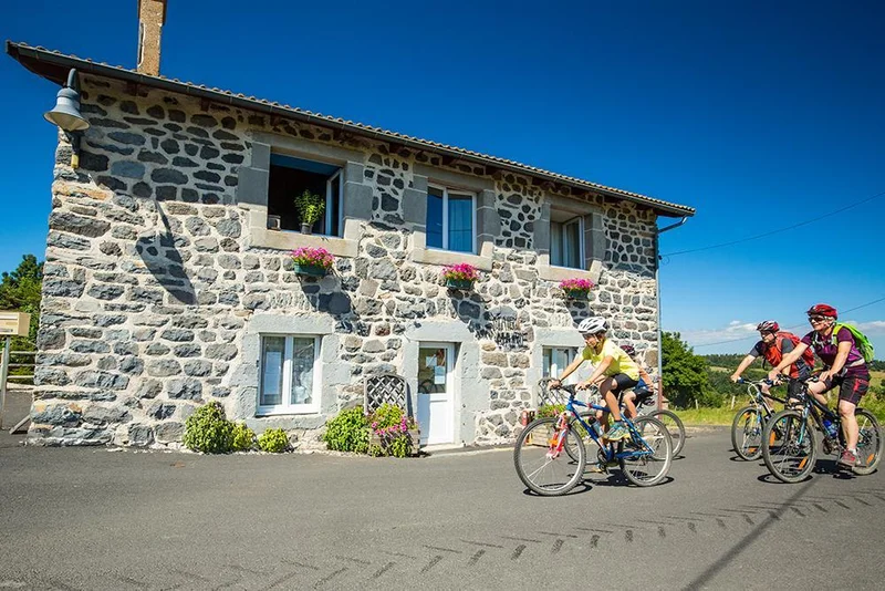 Vélo de route 25 - Escapade entre sucs et plateaux · Saint-Julien-Chapteuil