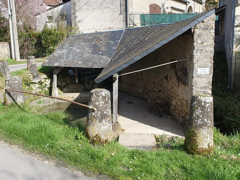 Randonnée Lavoirs et Collégiale des Roches Tranchelion - variante 2 · Avon-les-Roches