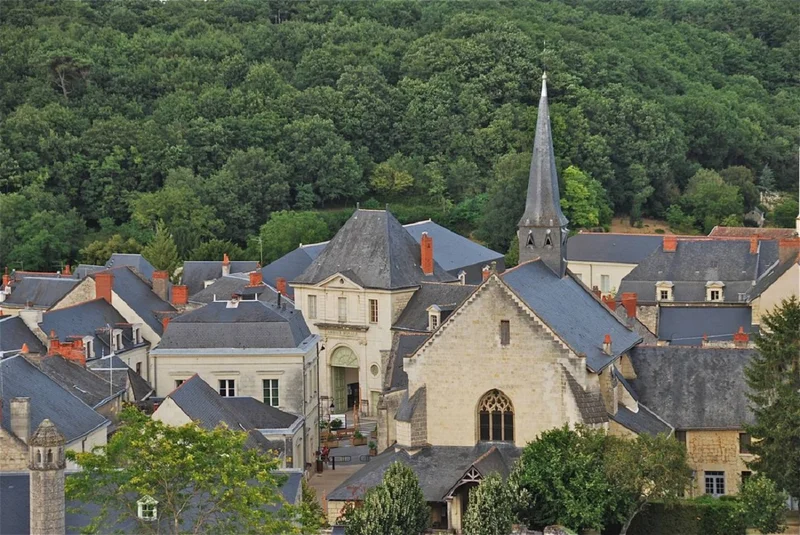 Randonnée Circuit de randonnée : Forêt et architecture · Fontevraud-l'Abbaye