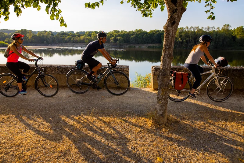 Vélo de route La Cyclo-Bohème en Terres d'Azay Chinon Val de Loire · Bréhémont