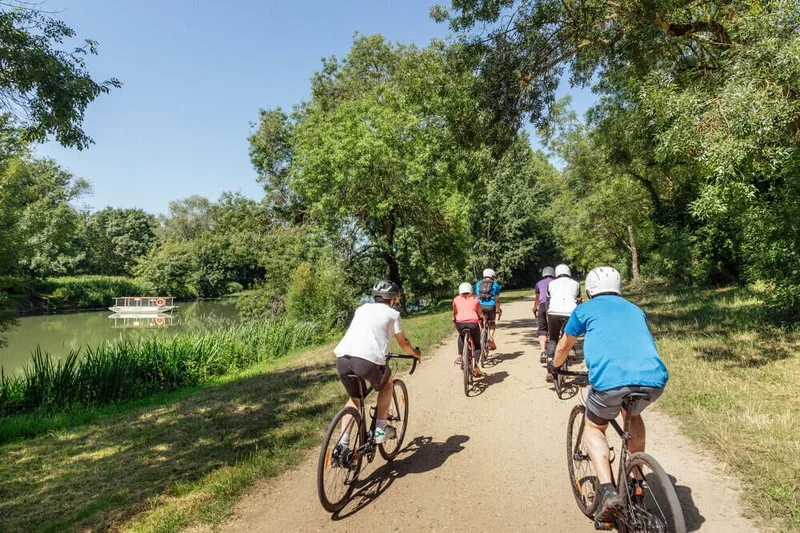 Vélo de route Circuit Gravel praticable en bikepacking - Angers, au fil des rivières · Angers