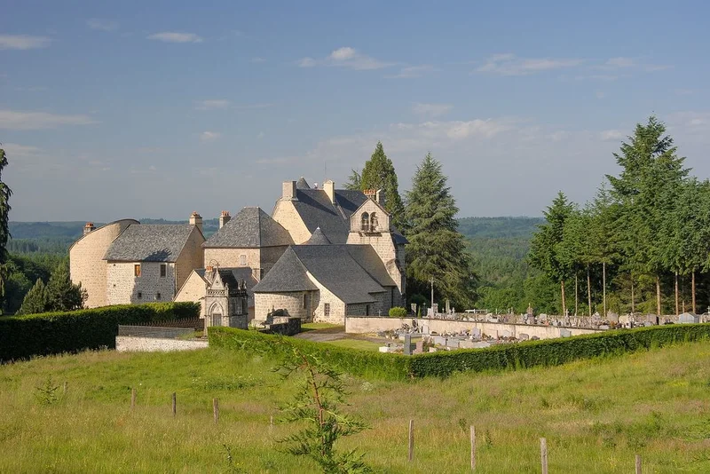 Randonnée Le mystère de l’Étang Noir (raccourci) · Saint-Victour