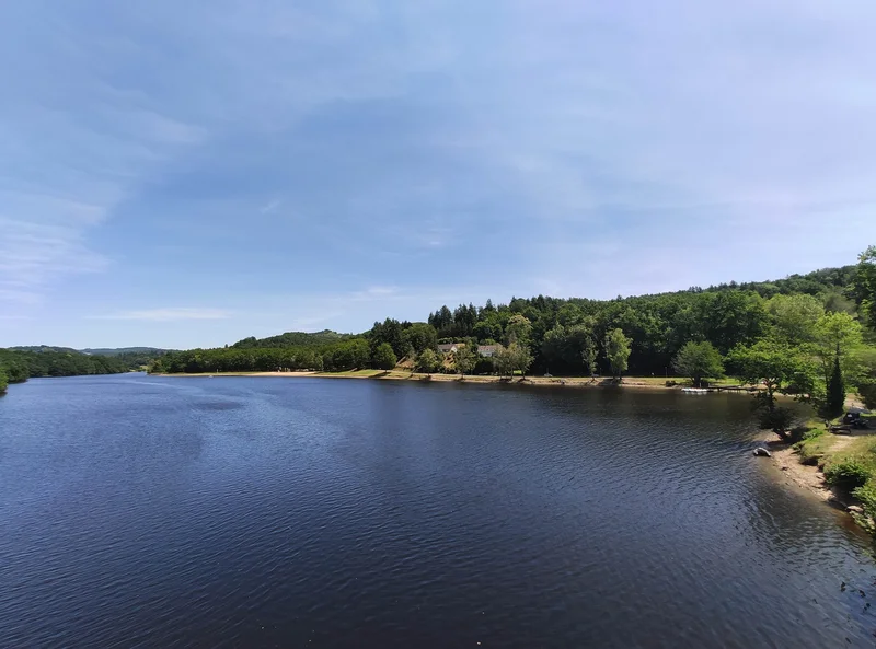 Randonnée Autour des lacs · Bujaleuf
