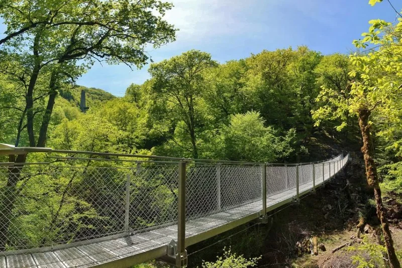 Randonnée La passerelle suspendue (SPORTIF) – Viaduc des Rochers Noirs · Lapleau