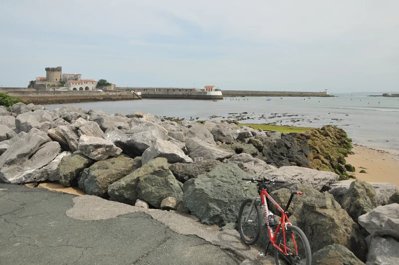 Vélo de route D'Urrugne à Ciboure, regards sur la baie · Ustaritz