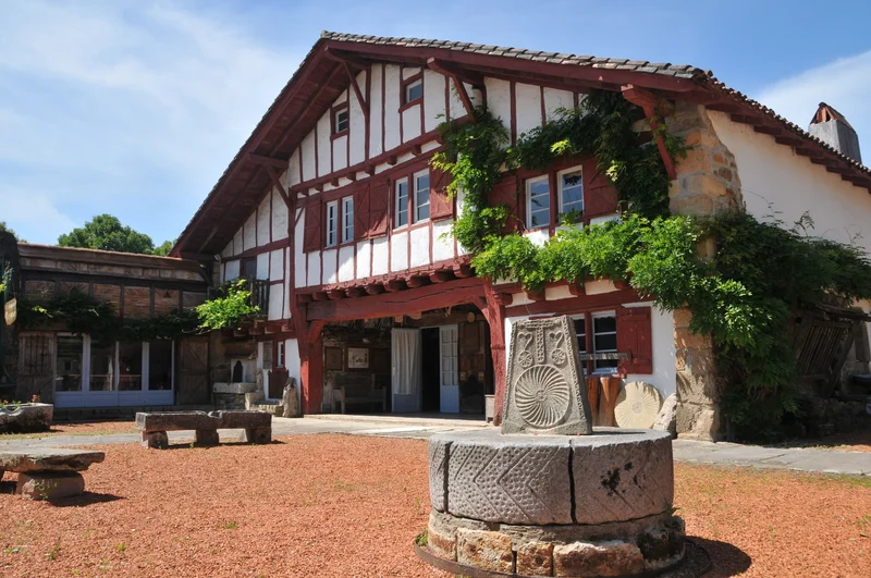 Vélo de route Saint-Pée-sur-Nivelle, patrimoine et baignade · Ustaritz