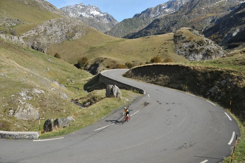 Vélo de route Le col du Pourtalet en VAE · Laruns