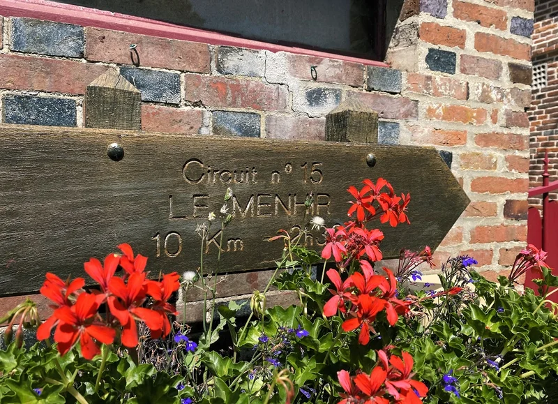 Randonnée Le Menhir - Randonnée à pied en Pays d'Ouche · Glos-la-Ferrière
