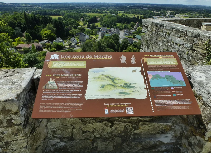 Randonnée Domfront Circuit de la Cité Site Monts et Marches · Domfront