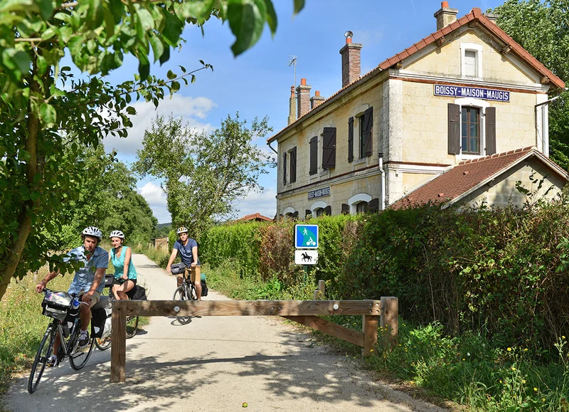 Vélo de route Autour de la Véloscénie - Dites-le avec des fleurs à Boissy Maugis · Cour-Maugis sur Huisne