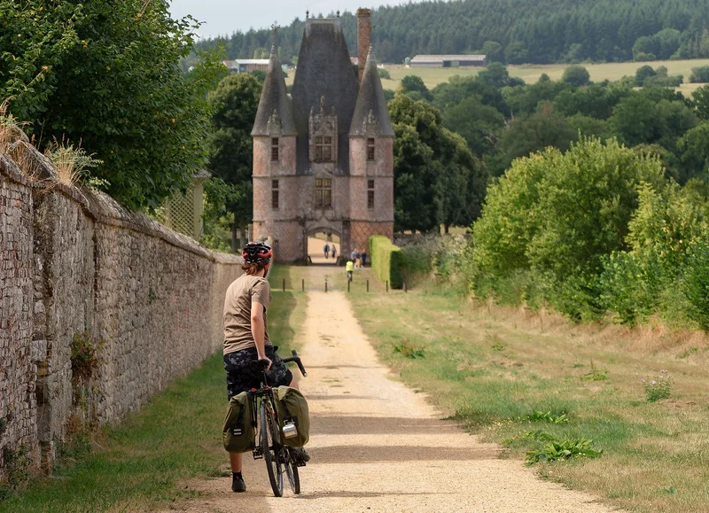 Vélo de route Boucle à vélo dans le Géoparc Normandie-Maine · Briouze