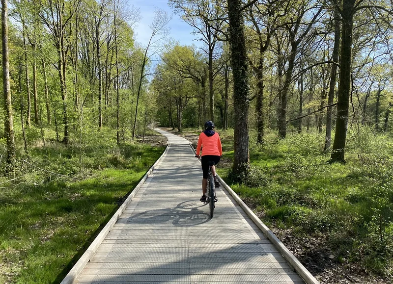 Vélo de route Voie verte : Briouze -  Bagnoles de l'Orne Normandie · Briouze