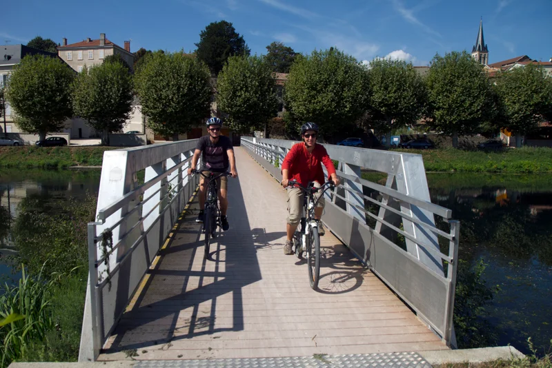 VTT VTT n°7 - Le Rhône - Difficulté vert (VTTAE vert) · Chézenas