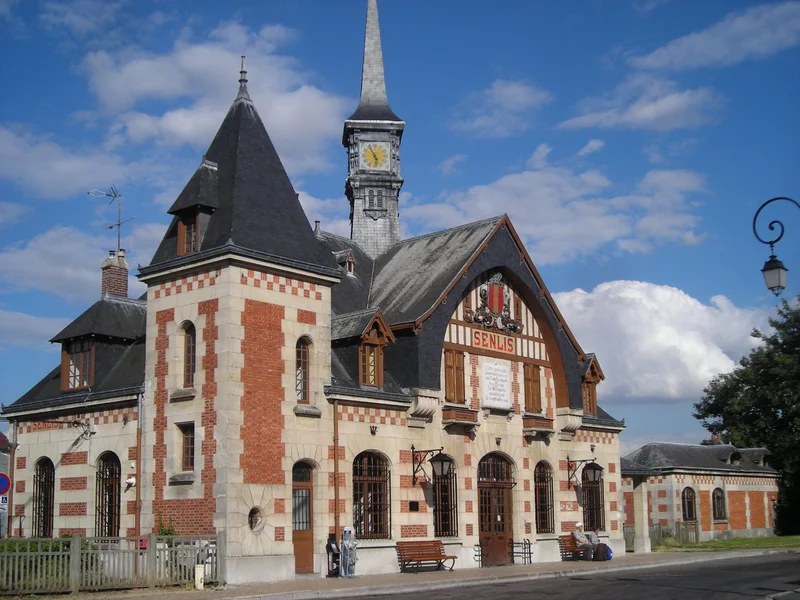 Vélo de route Liaison Senlis-Forêt Ermenonville · Senlis