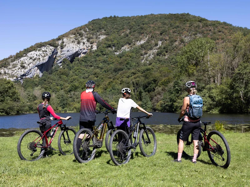 VTT Au pied du massif du Gar (19) · Saint-Pé-d'Ardet