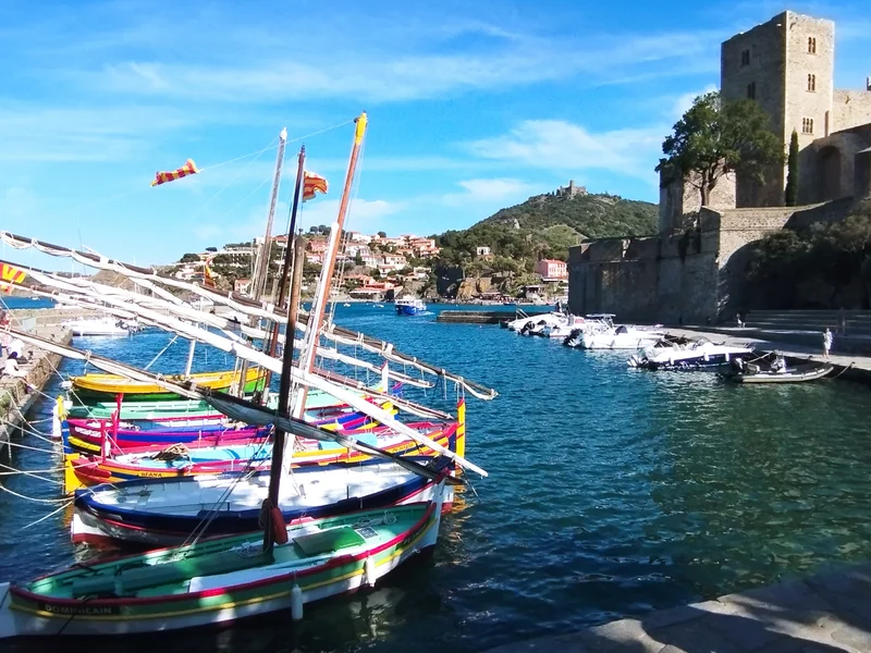 Randonnée (E 12-Sentier Littoral/guide 2022) Office de Tourisme de Collioure - Office de Tourisme de Port-Vendres · Collioure