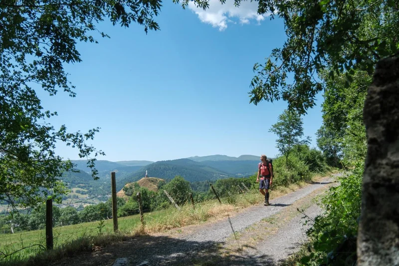 Randonnée De Chalinargues à Murat par la Via Arverna (étape 2 de l'itinérance Découverte intime du Cézallier) · Chalinargues