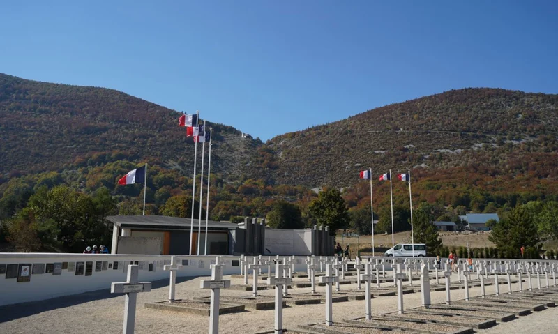 Randonnée Chemins de la Liberté : Nécropole de Vassieux · Vassieux-en-Vercors