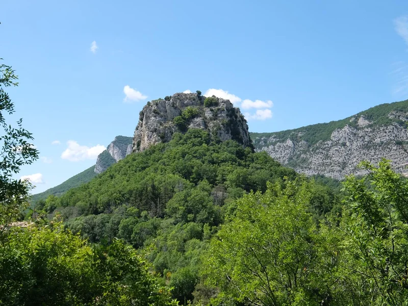 Randonnée Entre Roc et Estang · Saoû
