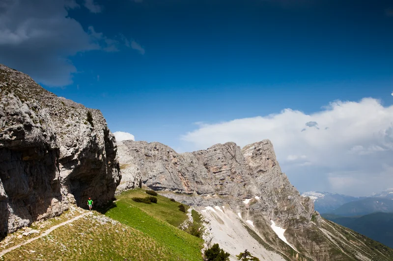Randonnée Le Pas de la Balme · Château-Bernard