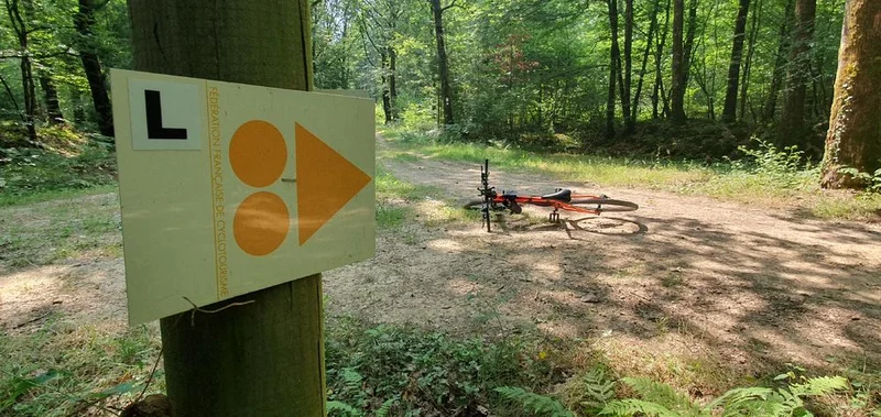 VTT Liaison VTT (L) Liaison St Etienne du Bois base de loisirs de la Grange du Pin · Saint-Étienne-du-Bois