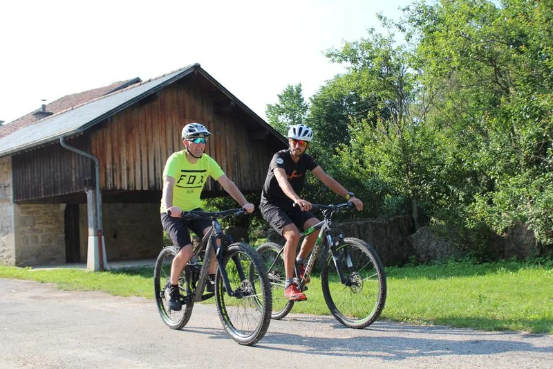 VTT Parcours VTT 53 rouge - Les Cadettes de la Ragiaz - Espace FFC Ain Forestière · Plateau d'Hauteville