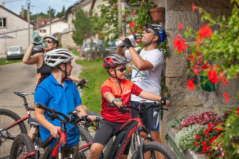 VTT Parcours VTT 27 vert - Tour de la Praille - Espace FFC Ain Forestière · Giron