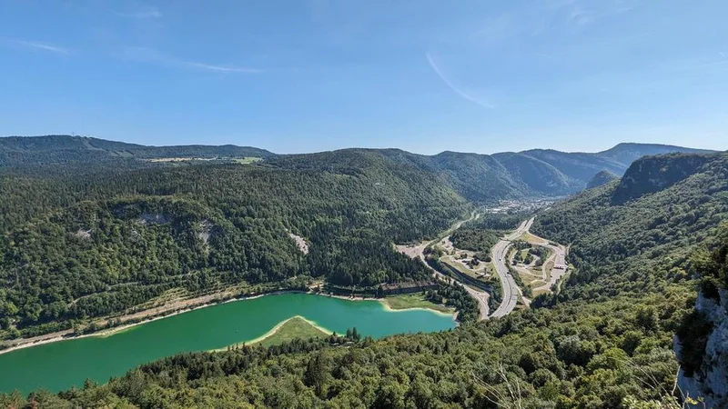VTT Parcours VTT 69 rouge - Du lac Genin aux bords de Sylans - Espace FFC Ain Forestière · Charix