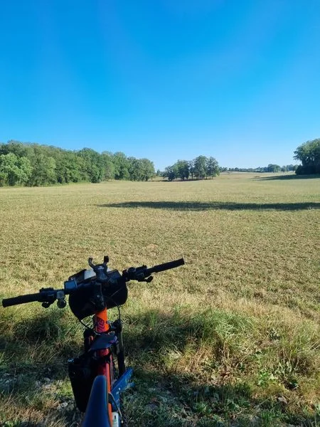 VTT Circuit VTT-VTC n°8 (rouge) - Sur les crêtes de la Vallée du Sevron · Bény