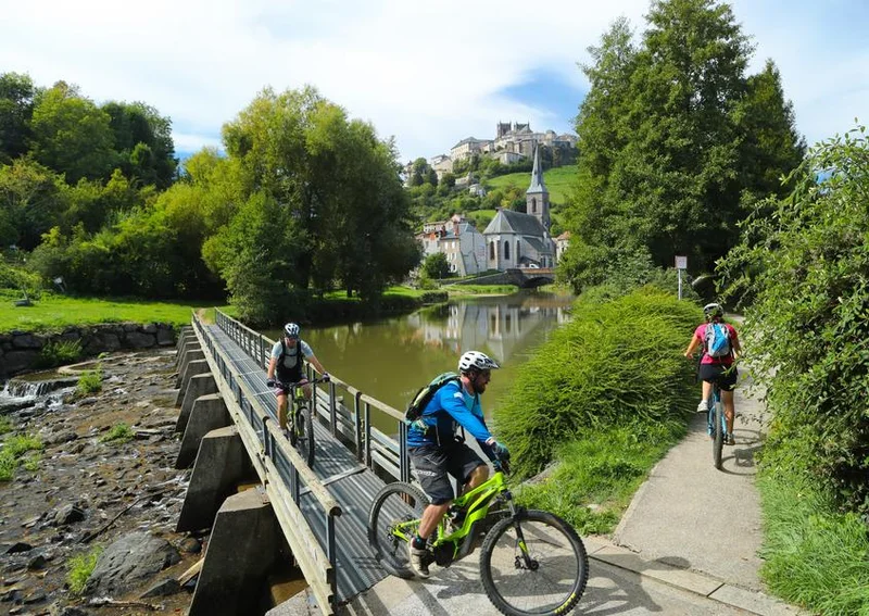 VTT Grand tour VTT Etape 5 - De Ruynes à St-Flour · Ruynes-en-Margeride