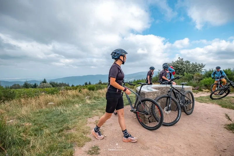 VTT N°93 – La Croix du Chat Blanc - Espace VTT-FFC Vichy Montagne · Châtel-Montagne