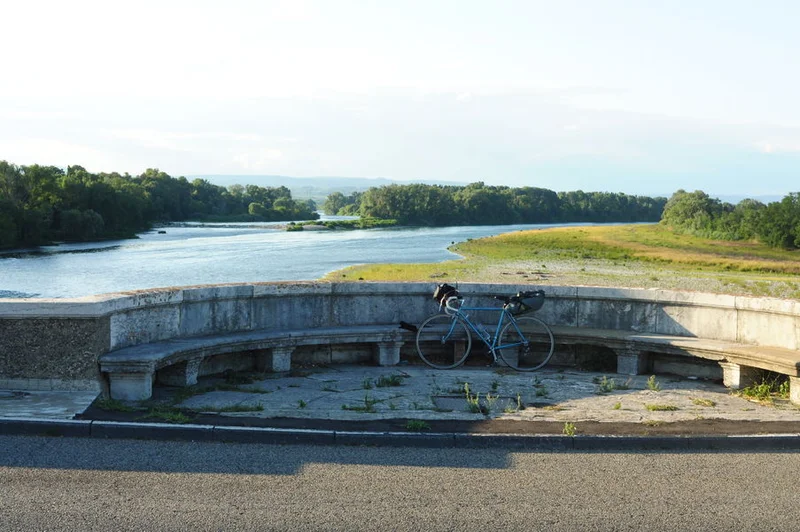 Vélo de route EV17 - ViaRhôna  à vélo - Étape 17 - Lapalud > Caderousse · Pont-Saint-Esprit