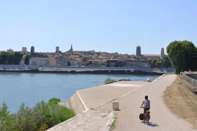 Vélo de route ViaRhôna à vélo - Étape 24 - Beaucaire > Arles · Beaucaire