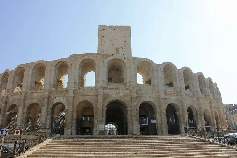 Vélo de route ViaRhôna à vélo - Étape 25 - Arles > Port-St-Louis-du-Rhône · Arles