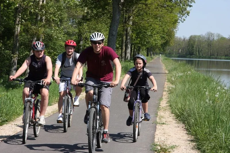 Vélo de route Voie verte Dompierre-sur-Besbre - Diou - Digoin · Dompierre-sur-Besbre