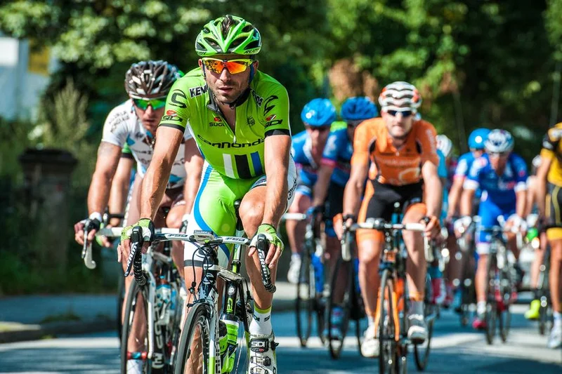 Vélo de route Col de la Croix de Fer · Le Bourg-d'Oisans