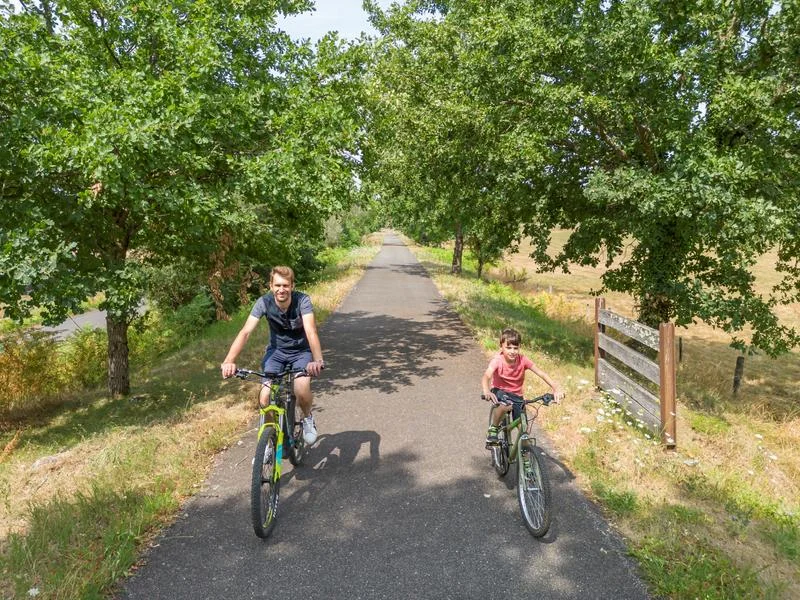 Vélo de route VTC 10 : Sur les pas des mineurs · Ydes