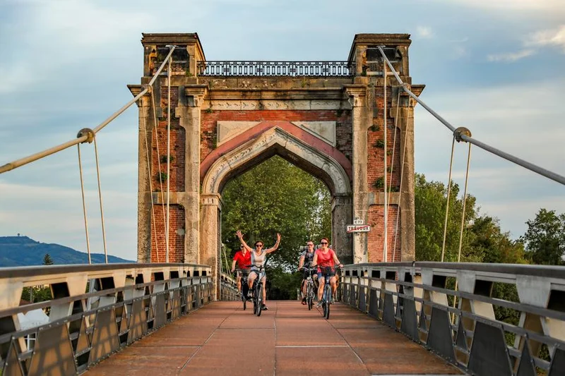Vélo de route Itinérance L'Ain à Vélo - Le Val de Saône, pays d'art, d'histoire et de légendes (2 jours) · Saint-Didier-sur-Chalaronne