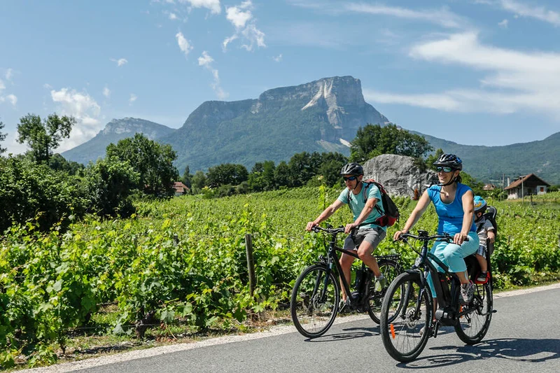 Vélo de route Tour des Bauges à vélo - Etape Cœur de Savoie - Du Lac Saint André au Lac de Grésy · Aix-les-Bains