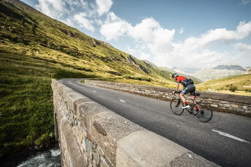 Vélo de route Montée cyclo du Col de l'Iseran depuis Val d'Isère · Val-d'Isère