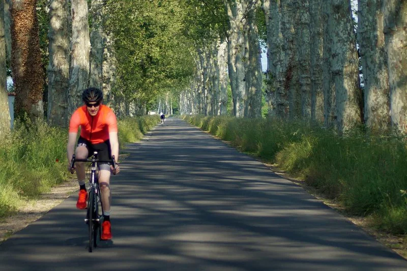 Vélo de route Boucle cyclable F7 : balade au fil de l'eau à vélo : Saint-Laurent-La-Conche / Etangs de Feurs · Montrond-les-Bains