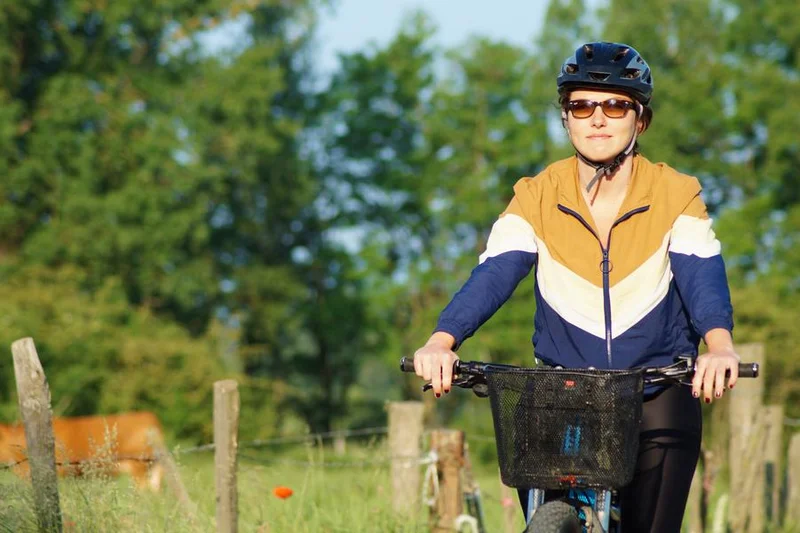 Vélo de route Boucle cyclable F1 : rendez-vous au château à vélo : Saint-Jodard / Château de la Roche · Saint-Jodard