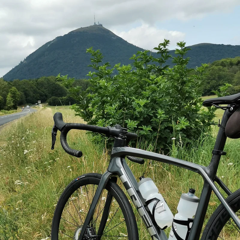 Vélo de route La boucle des Dômes (cyclo) · Olby