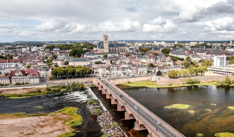 Vélo de route Via Allier à vélo - Étape 01 - Nevers > Sancoins · Nevers