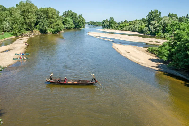 Vélo de route Via Allier à vélo - Étape 02 - Sancoins > Le Veurdre · Sancoins