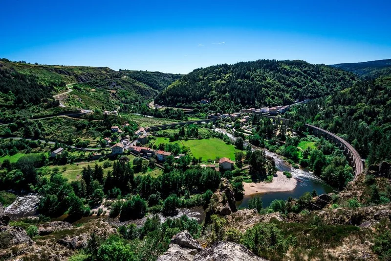 Vélo de route Via Allier à vélo - Étape 17 - Le Pont d'Alleyras > Saint-Haon - Nouveau Monde · Alleyras