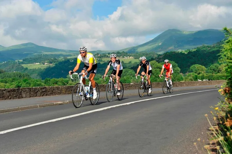 Vélo de route Circuit des volcans - Circuit des monts Dômes (boucle cyclo n°9) · Aydat