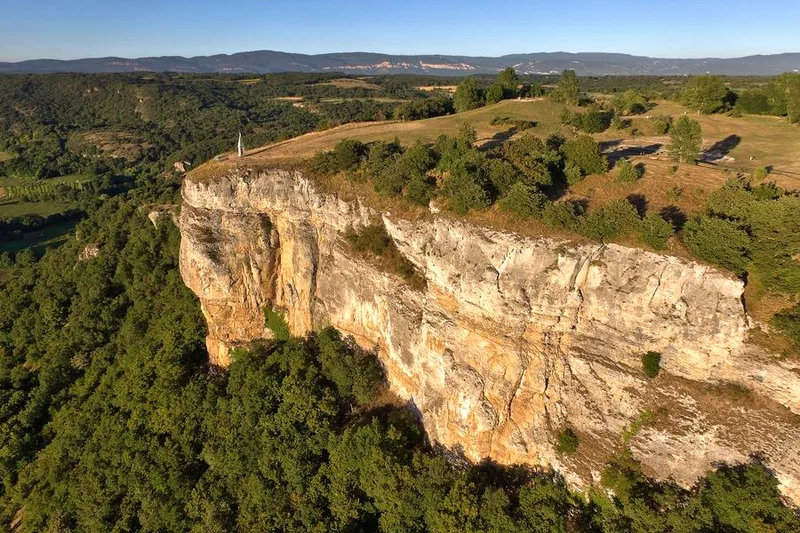 Vélo de route ViaRhôna à vélo - Étape 08 - La Balme-les-Grottes > Jons · La Balme-les-Grottes