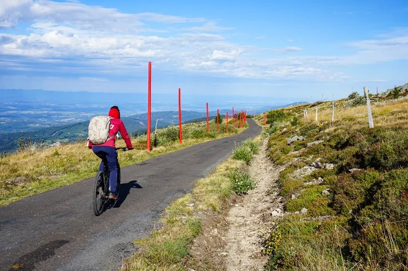 Vélo de route N° 26 - Le col des Supeyres - Espace VTT-FFC Massif des Bois Noirs · Chalmazel-Jeansagnière